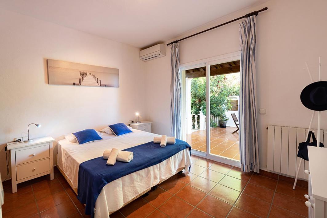 Villa Mercedes Cala Llonga  Exterior photo