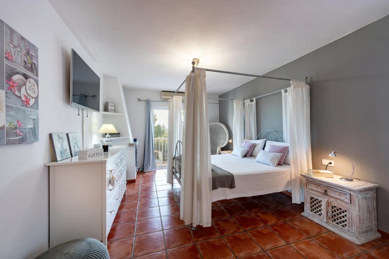 Villa Mercedes Cala Llonga  Exterior photo